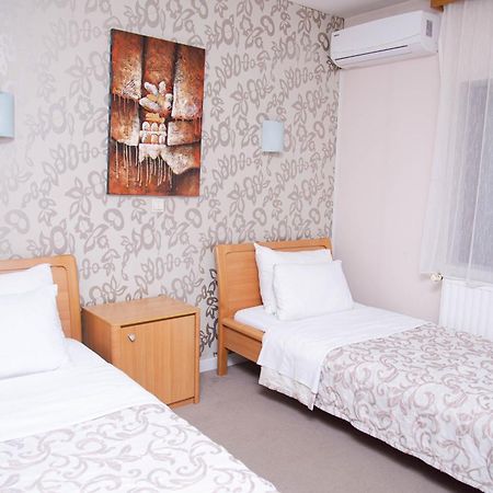 Hotel Dvor 비옐로폴레 외부 사진
