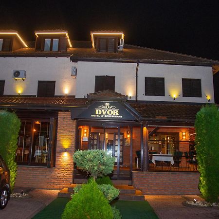 Hotel Dvor 비옐로폴레 외부 사진