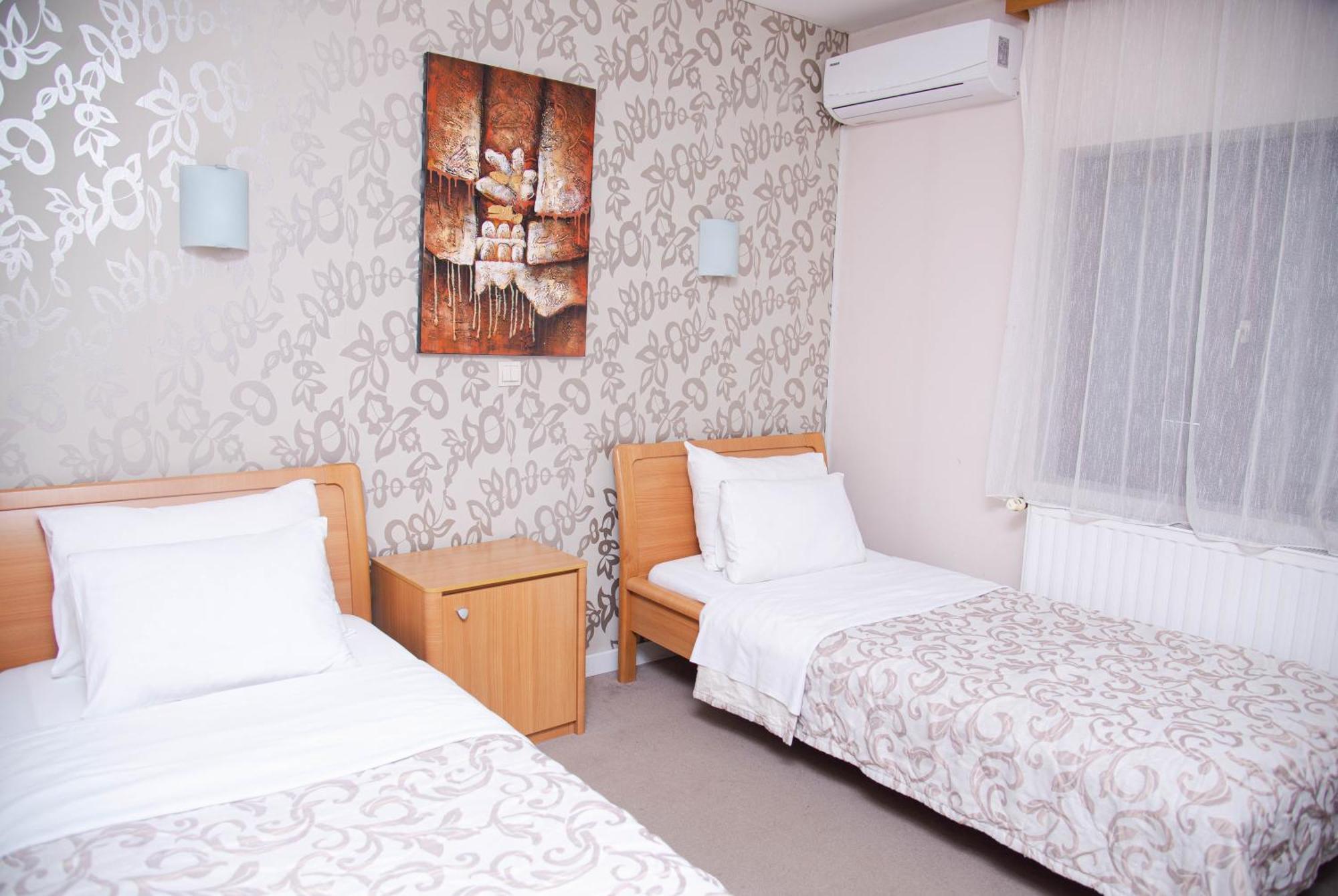 Hotel Dvor 비옐로폴레 외부 사진
