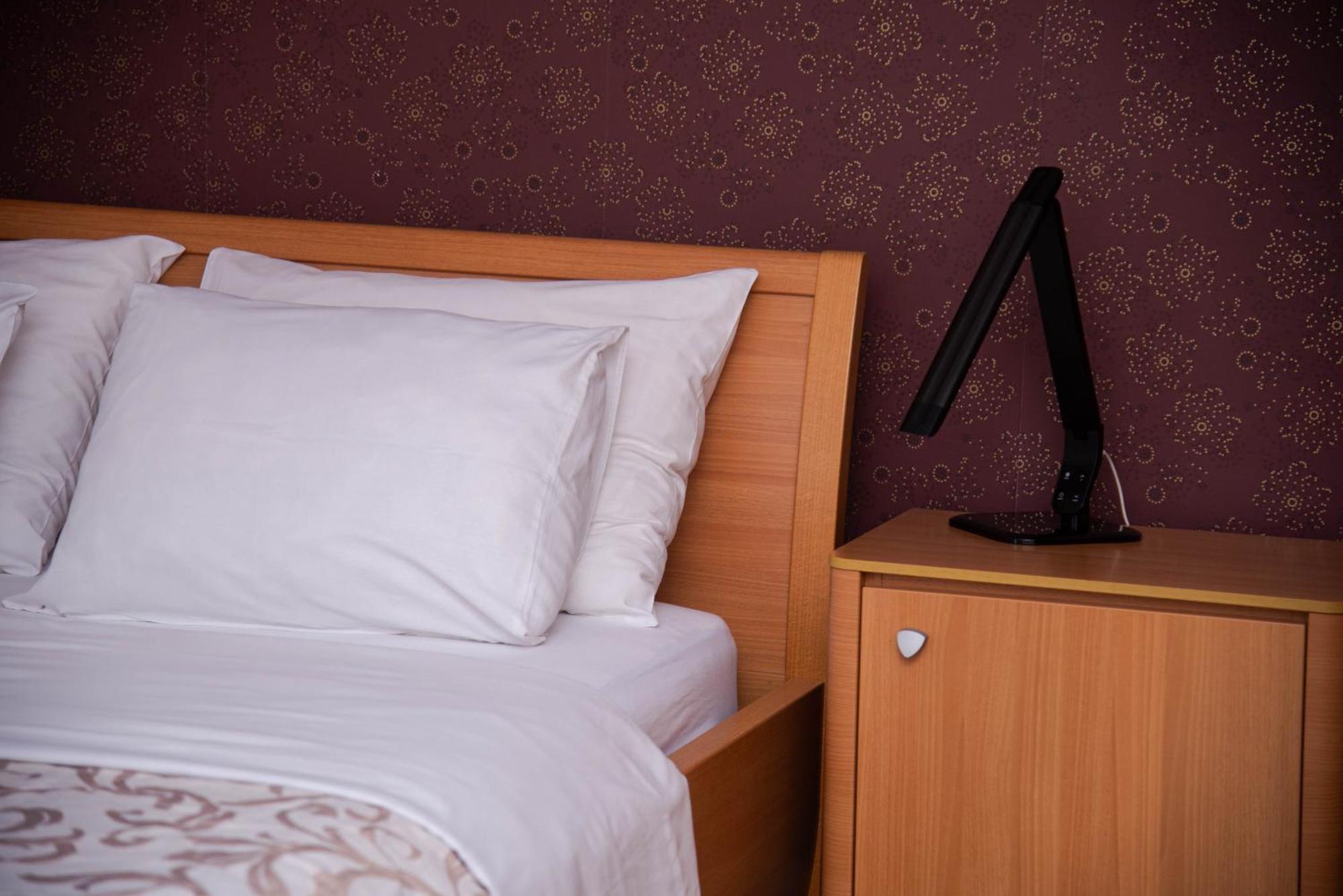 Hotel Dvor 비옐로폴레 외부 사진