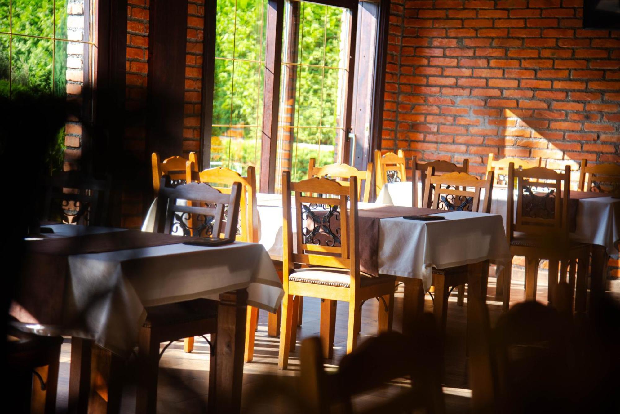 Hotel Dvor 비옐로폴레 외부 사진