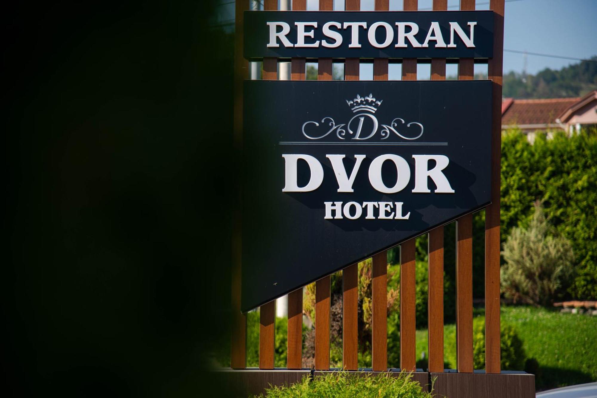 Hotel Dvor 비옐로폴레 외부 사진