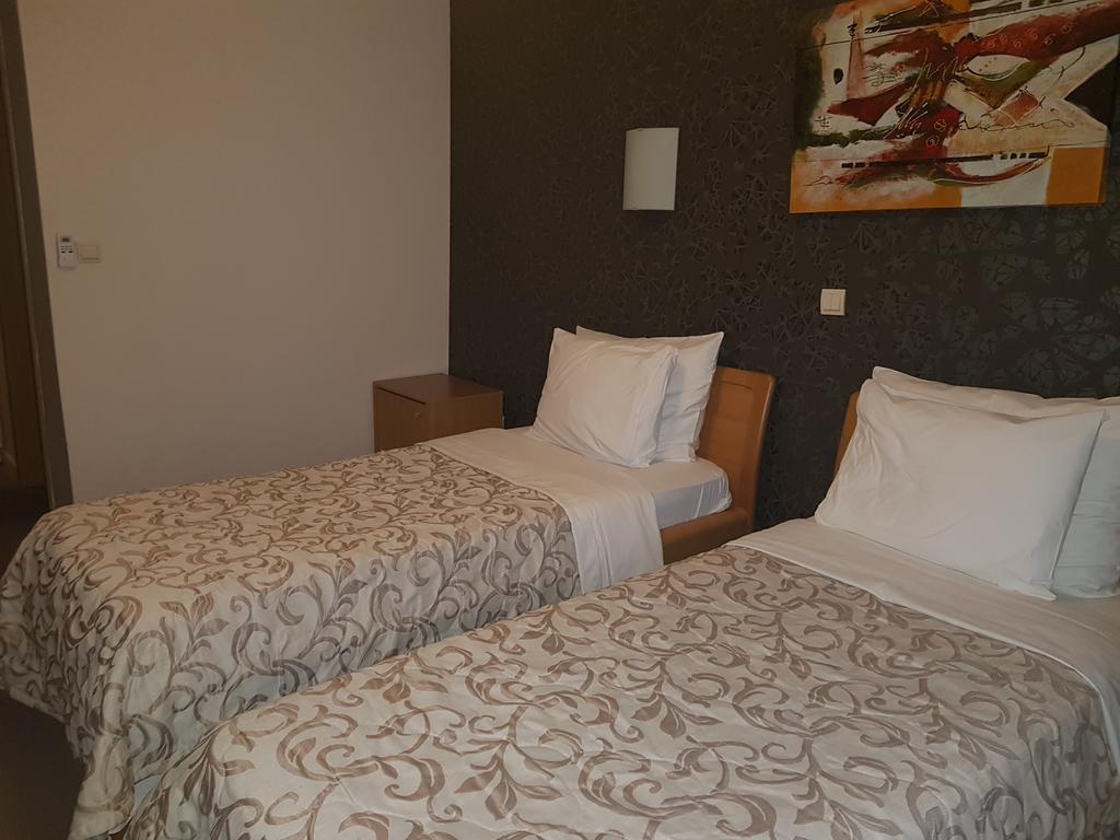 Hotel Dvor 비옐로폴레 외부 사진
