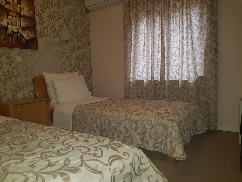 Hotel Dvor 비옐로폴레 외부 사진