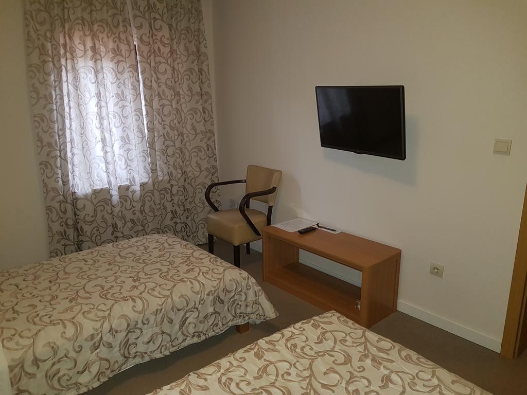 Hotel Dvor 비옐로폴레 외부 사진